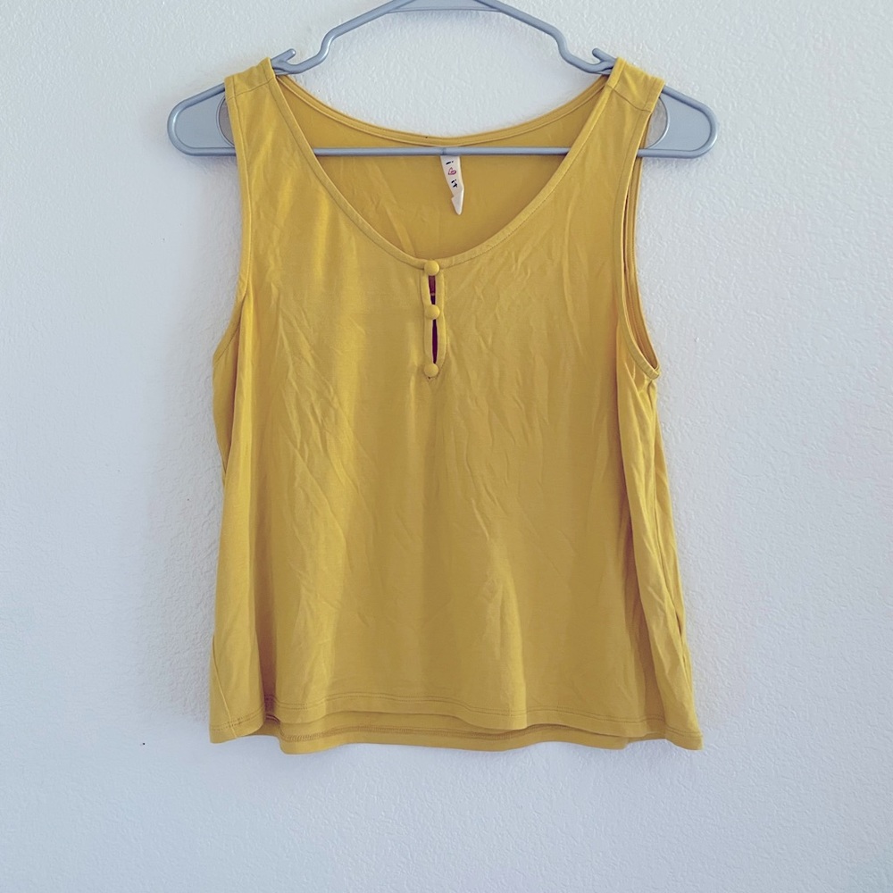 🌸3/$25🌸 Yellow crop top